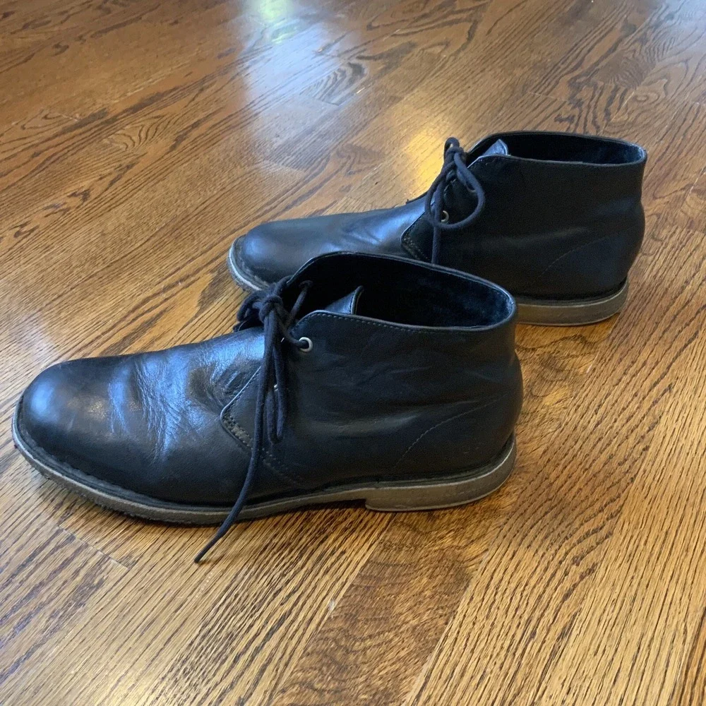 UGG Leighton Mens Size 11 Black Crinkled‎ Leather Chukka Ankle Boots Shoes